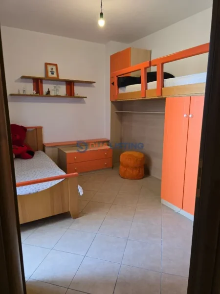 Tirane, jepet me qera apartament 2+1 , 92 m² 470 € (Kthesa e Kamzes)