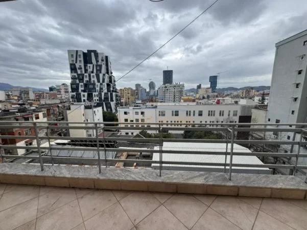 Tirane, jepet me qera apartament 3+1 Kati 6, 134 m² 700 € (Rruga e Barrikadave)