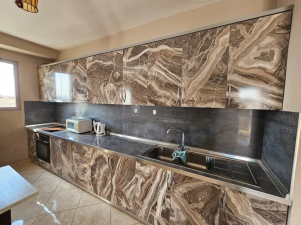 Tirane, shitet apartament 2+1+Ballkon Kati 3, 115 m² 130.000 € (Kafja e Rremes)
