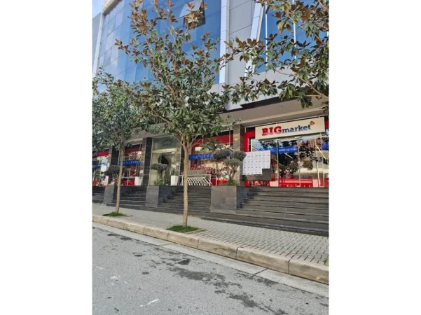 Tirane, shitet apartament 2+1+Ballkon Kati 3, 115 m² 130.000 € (Kafja e Rremes)