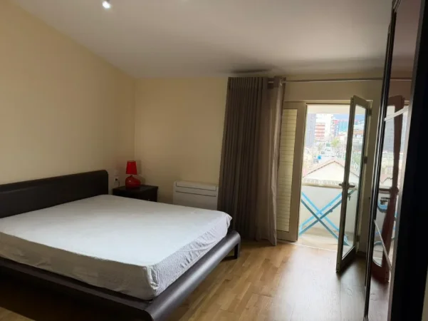 Tirane, jepet me qera apartament 2+1+Ballkon Kati 3, 95 m², 60 000 Leke (21 Dhjetori)