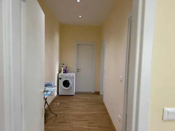 Tirane, jepet me qera apartament 2+1+Ballkon Kati 3, 95 m², 60 000 Leke (21 Dhjetori)