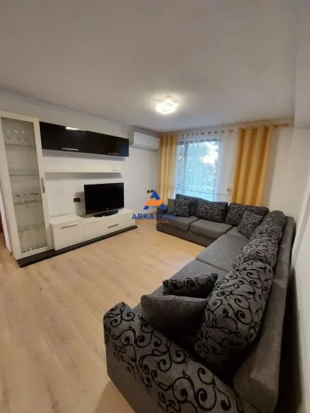 Tirane, shitet apartament 2+1+Ballkon Kati 5, 100 m² 313.807 € 