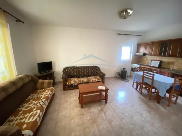 Tirane, jepet me qera apartament 3+1 Kati 1, 120 m² 430 € 