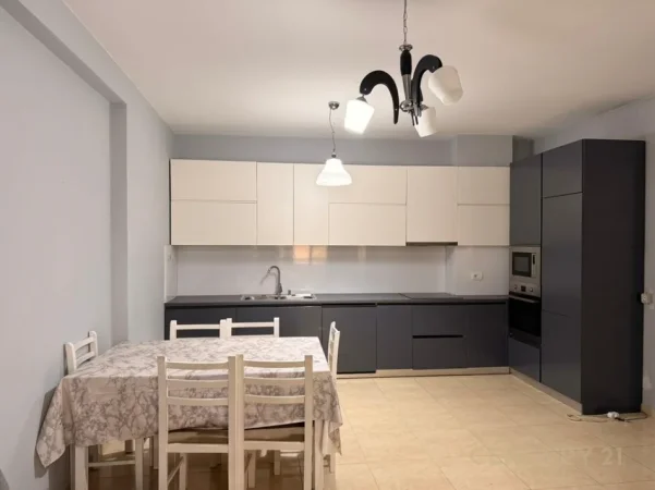 Tirane, shitet apartament 2+1+Ballkon Kati 3, 103 m² 285.000 € (Komuna e Parisit)