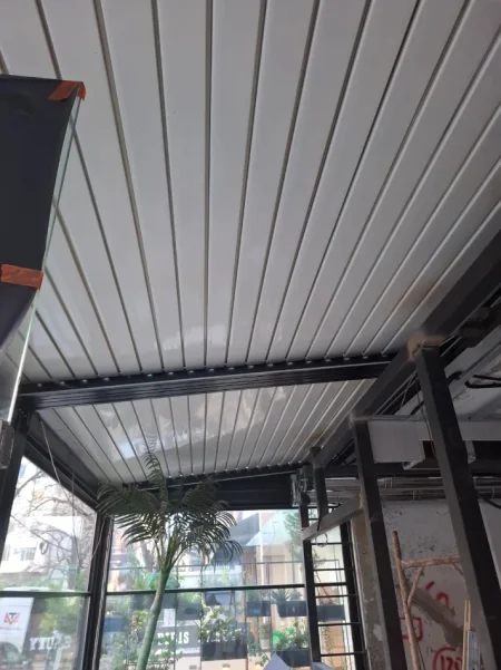 Tirane, Tenda me 3 xhama te levizshem