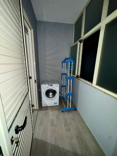 Tirane, jepet me qera apartament 2+1+Ballkon Kati 2, 65 m² 350 € (Selitë e Vogël (afër Pallatit me Shigjeta))