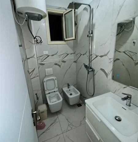 Tirane, jepet me qera apartament 2+1+Ballkon Kati 2, 65 m² 350 € (Selitë e Vogël (afër Pallatit me Shigjeta))