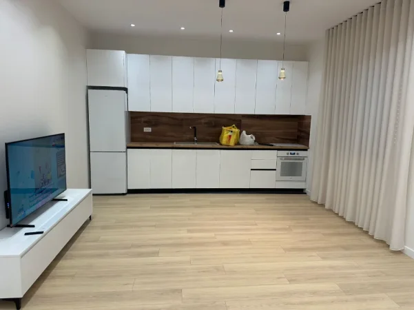 Tirane, jepet me qera shtepi private , 100 m² 1.500 € (Stacioni i Trenit)