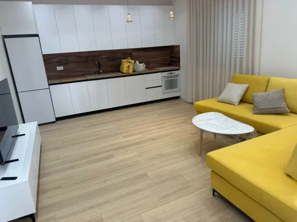 Tirane, jepet me qera shtepi private , 100 m² 1.500 € (Stacioni i Trenit)