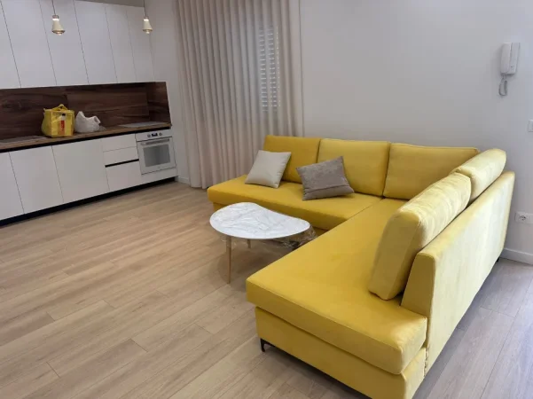 Tirane, jepet me qera shtepi private , 100 m² 1.500 € (Stacioni i Trenit)