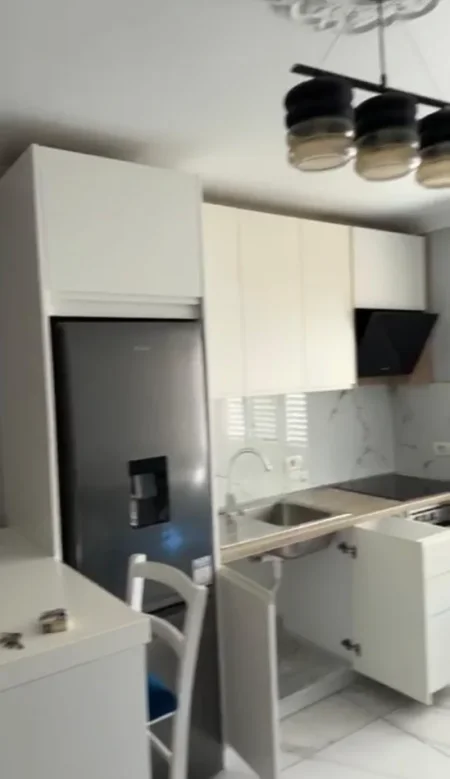 Tirane, shitet apartament 1+1 Kati 3, 90 m² 220.000 € (RRUGA E BARRIKADAVE)