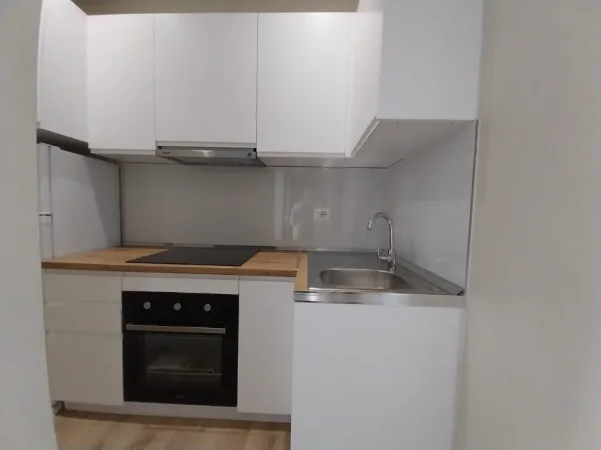 Tirane, jepet me qera garsonier 1+1 Kati 7, 70 m² 1.200 € (Bulevardi Zogu I)