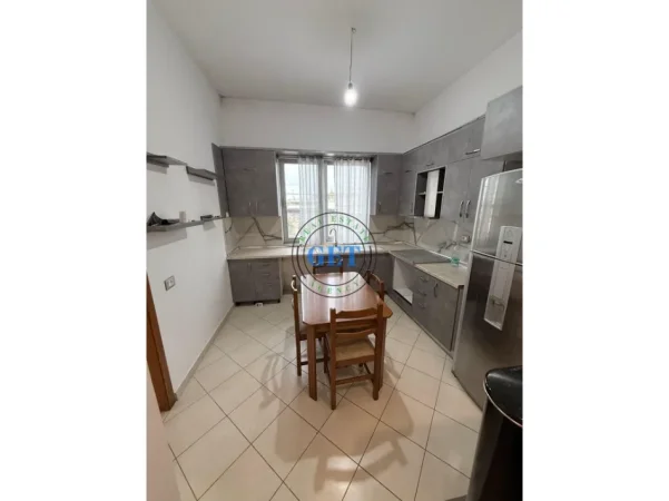 Durres, jepet me qera apartament 3+1 Kati 2, 100 m² 350 € 