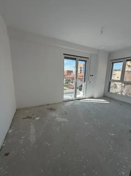 Tirane, shitet apartament 2+1+Aneks+Ballkon Kati 1, 93 m² 173.000 € 