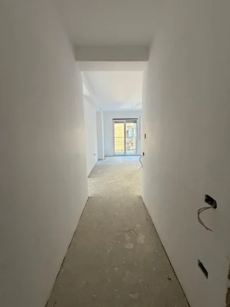 Tirane, shitet apartament 2+1+Aneks+Ballkon Kati 1, 93 m² 173.000 € 