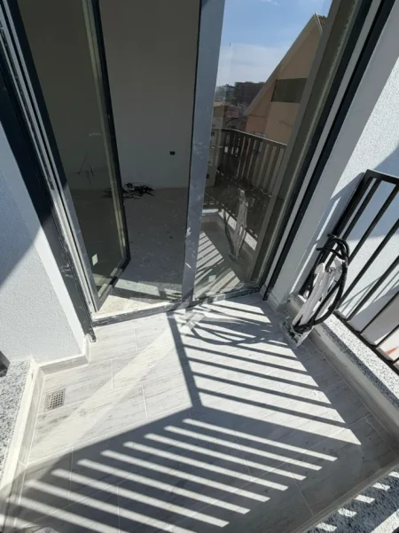 Tirane, shitet apartament 2+1+Aneks+Ballkon Kati 1, 93 m² 173.000 € 