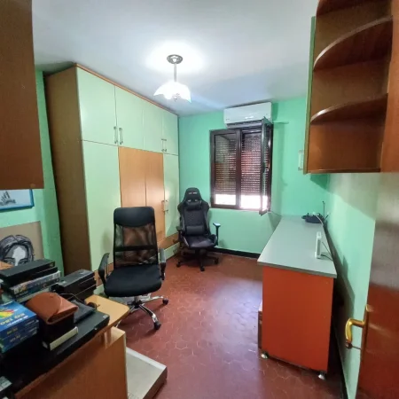 Tirane, jepet me qera apartament 2+1 Kati 3, 700 € (Myslym Shyr)