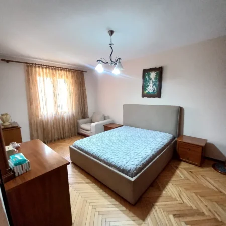 Tirane, jepet me qera apartament 2+1 Kati 3, 700 € (Myslym Shyr)