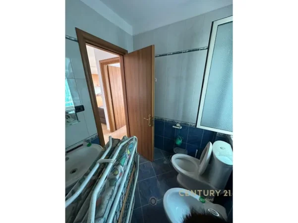 Durres, jepet me qera apartament 1+1 Kati 3, 74 m² 75.000 € (Golem)