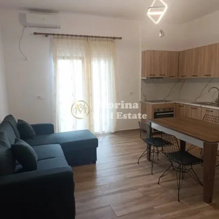 Tirane, jepet me qera shtepi 1+1 Kati 2, 65 m² 350 € (Rruga 7 Nëntori,Prane Top Channel)