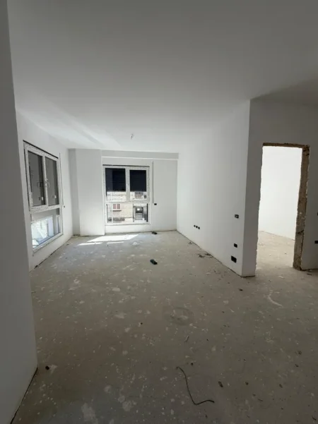 Tirane, shitet apartament 2+1+Aneks+Ballkon Kati 1, 86 m² 158.700 € 