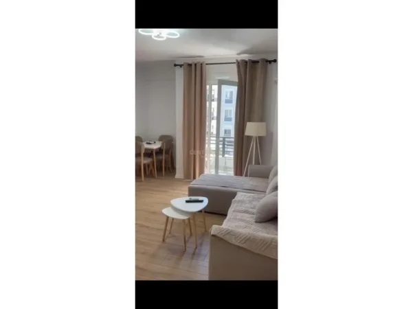 Tirane, jepet me qera apartament 2+1 Kati 5, 95 m² 700 € (Report TV)
