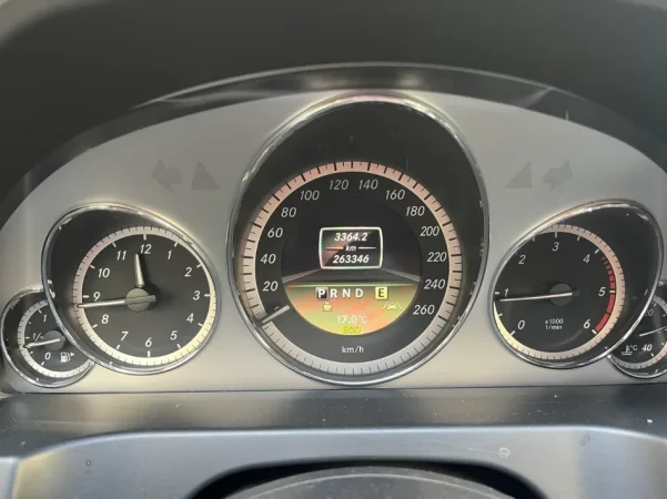 Durres, shitet makine E-220 CDI- 2012 MERCEDES BENZ Nafte, e zeze automatik Kondicioner 260.000 km 9.500 €