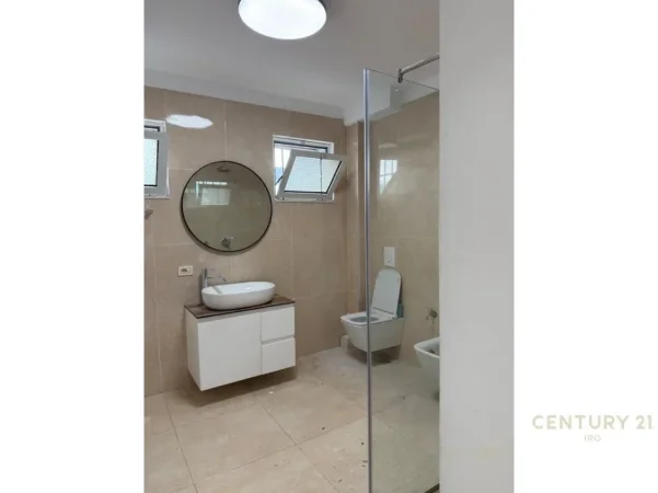 Tirane, shitet apartament 2+1 Kati 2, 109 m² 250.000 € (Shkolla Petro Nini)