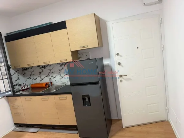 Tirane, jepet me qera zyre Kati 2, 50 m² 730 € (Rruga e Durresit)