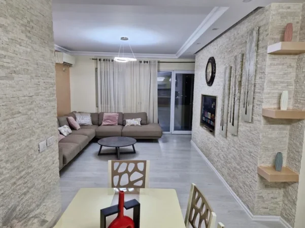 Tirane, shitet apartament 3+1 Kati 3, 132 m² 219.000 € (Oxhaku)