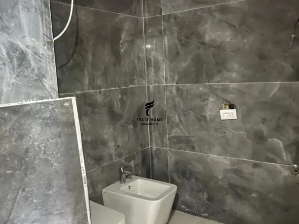 Tirane, shitet apartament 3+1+Ballkon Kati 4, 141 m² 325.000 € (LAPRAKE)