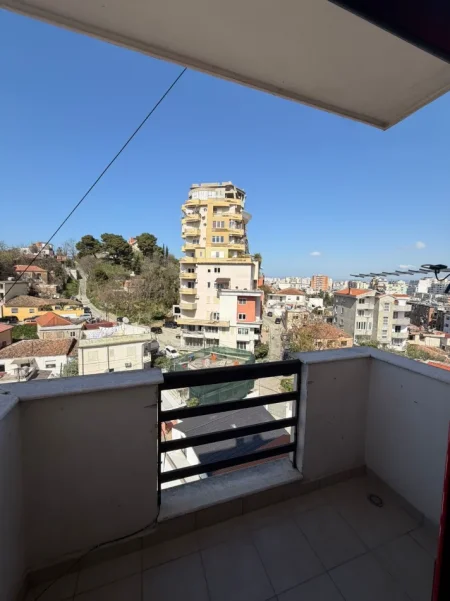 Durres, jepet me qera apartament 2+1+Aneks+Ballkon , 110 m² 400 € (Rruga Sefer Efendiu)