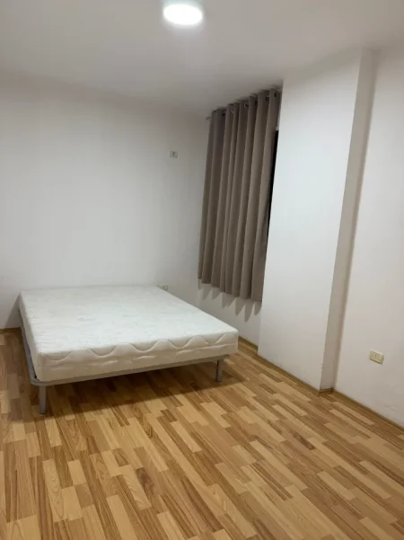 Durres, jepet me qera apartament 2+1+Aneks+Ballkon , 110 m² 400 € (Rruga Sefer Efendiu)