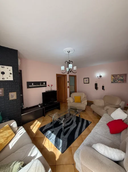 Tirane, jepet me qera apartament 2+1+Ballkon , 95 m² 60,000 ALL (Prane Fondacionit Eleonora, Kodra e Diellit 1)