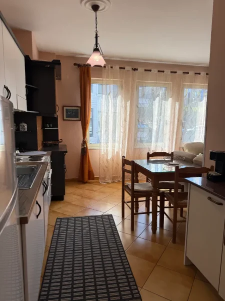 Tirane, jepet me qera apartament 2+1+Ballkon , 95 m² 60,000 ALL (Prane Fondacionit Eleonora, Kodra e Diellit 1)