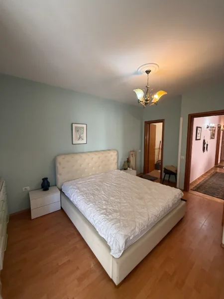 Tirane, jepet me qera apartament 2+1+Ballkon , 95 m² 60,000 ALL (Prane Fondacionit Eleonora, Kodra e Diellit 1)