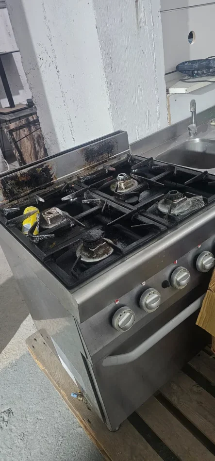 Sarande, shes Furre profesionale me 4 vatra gazi per Restorant