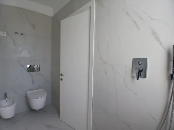 Tirane, jepet me qera apartament 2+1+Ballkon Kati 6, 120 m² 600 € 