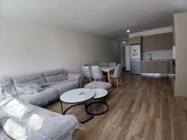 Tirane, jepet me qera apartament 2+1+Ballkon Kati 6, 120 m² 600 € 