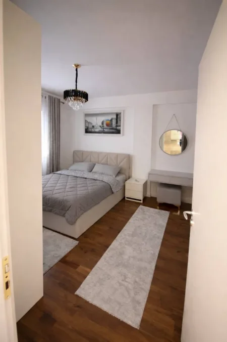 Tirane, shitet apartament 2+1+Ballkon , 93 m² 200.000 € (Prane Liqenit te Thate)