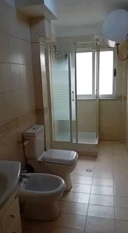 Tirane, jepet me qera apartament 2+1+Aneks+Ballkon Kati 3, 86 m² 520 € 