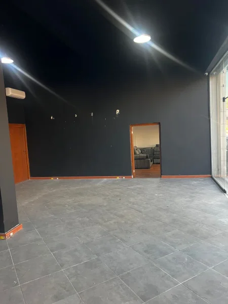 Durres, jepet me qera ambjent biznesi Kati 0, 200 m² 700 € (Qendra Tregtare Galaktik)