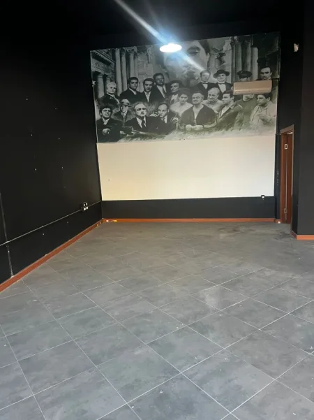 Durres, jepet me qera ambjent biznesi Kati 0, 200 m² 700 € (Qendra Tregtare Galaktik)