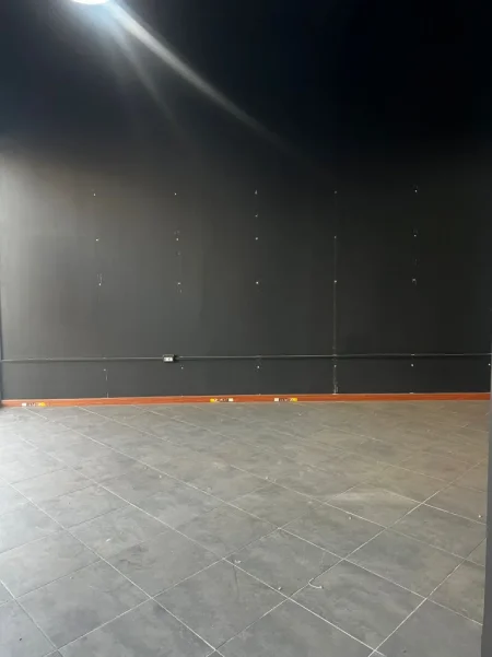 Durres, jepet me qera ambjent biznesi Kati 0, 200 m² 700 € (Qendra Tregtare Galaktik)