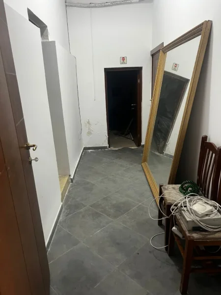 Durres, jepet me qera ambjent biznesi Kati 0, 200 m² 700 € (Qendra Tregtare Galaktik)