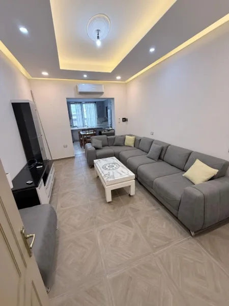 Durres, jepet me qera apartament 3+1 Kati 2, 100 m² 350 € (Shkozet)