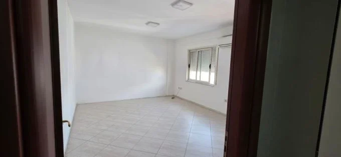 Tirane, jepet me qera apartament 3+1+Aneks+Ballkon Kati 3, 107 m² 600 € (Jordan Misja , Bulevardi i Ri)
