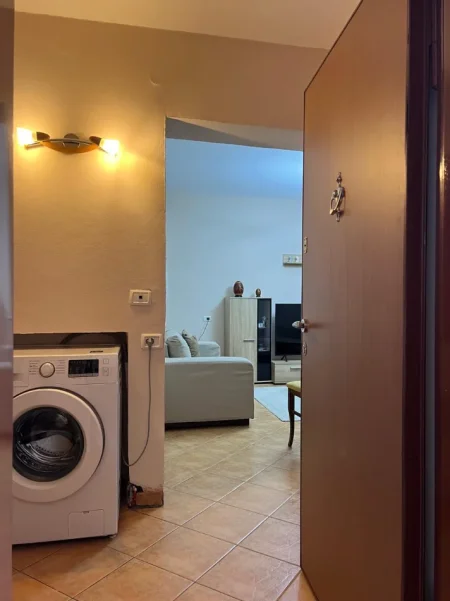 Tirane, jepet me qera apartament 2+1+Ballkon Kati 3, 80 m² 650 € 