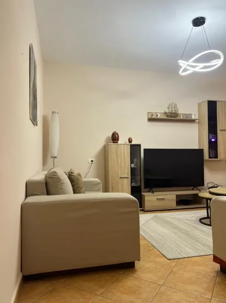 Tirane, jepet me qera apartament 2+1+Ballkon Kati 3, 80 m² 650 € 